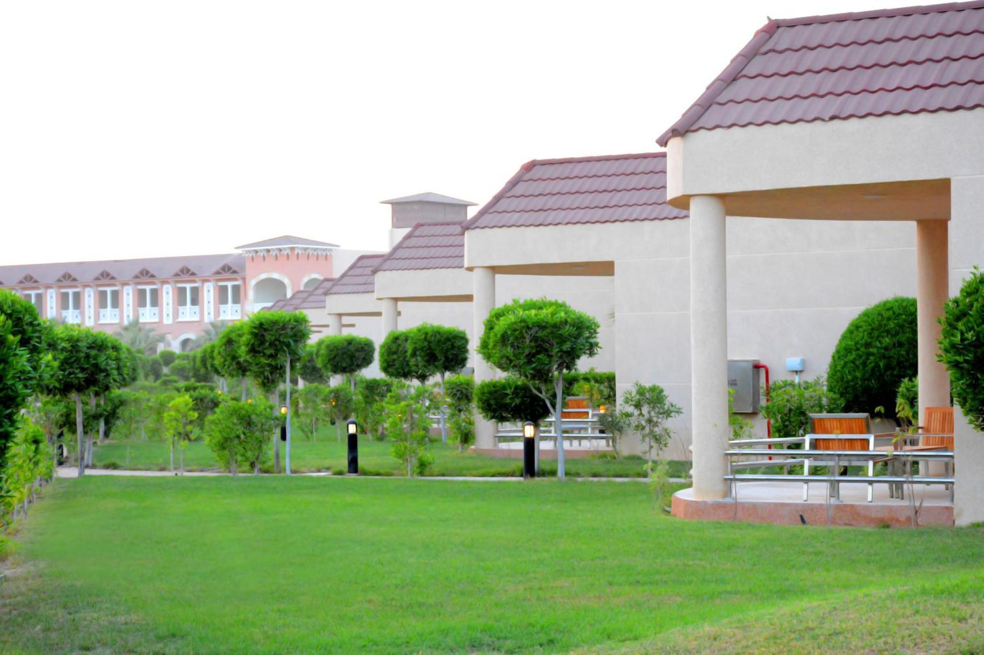 Radisson Blu Resort, Al Khobar Халф Мун-Бэй Экстерьер фото Residential villas in Al-Ghazal