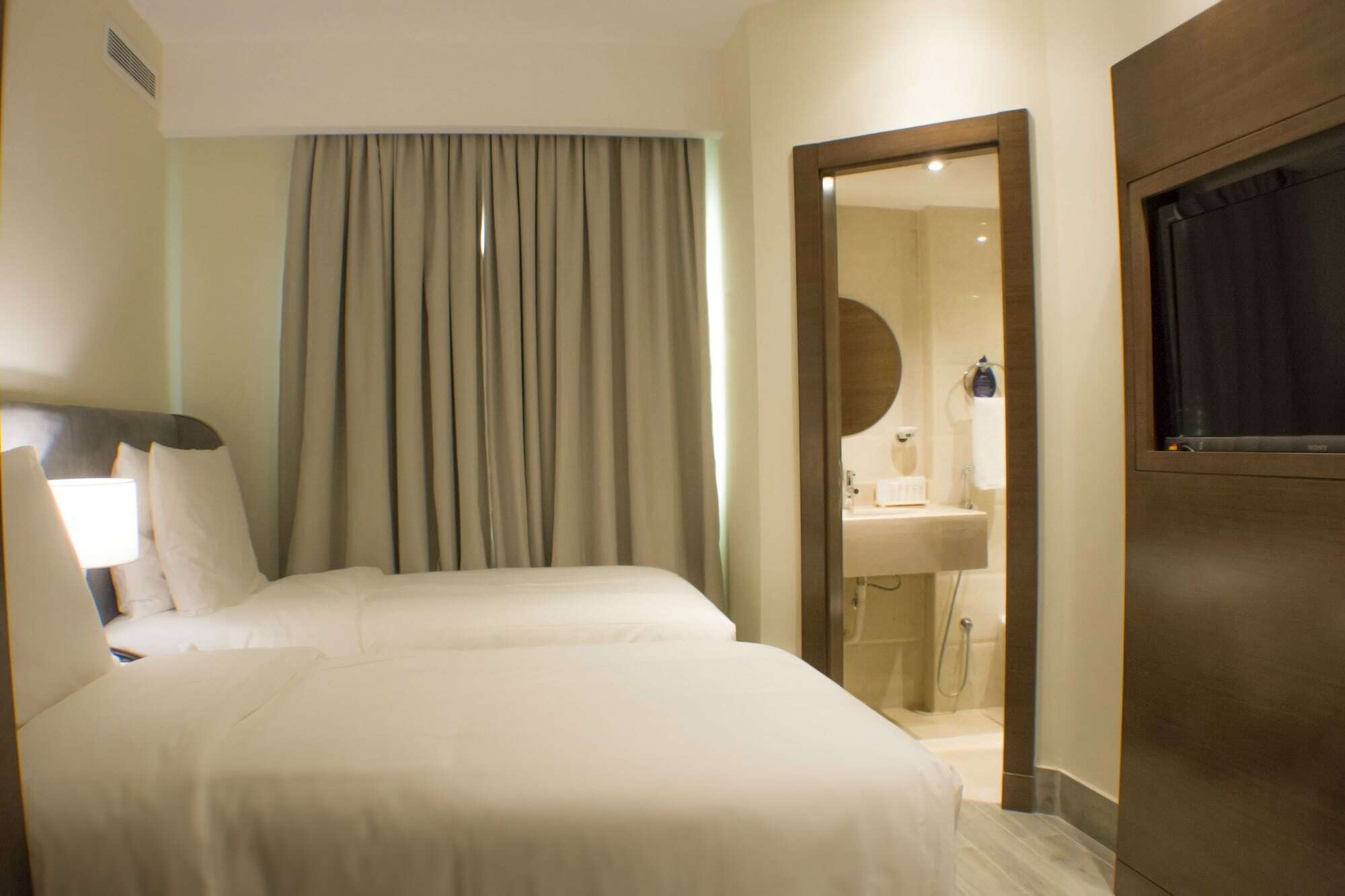 Radisson Blu Resort, Al Khobar Халф Мун-Бэй Экстерьер фото A room at the hotel