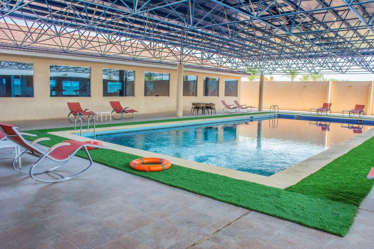 Radisson Blu Resort, Al Khobar Халф Мун-Бэй Экстерьер фото Swimming pool at the hotel