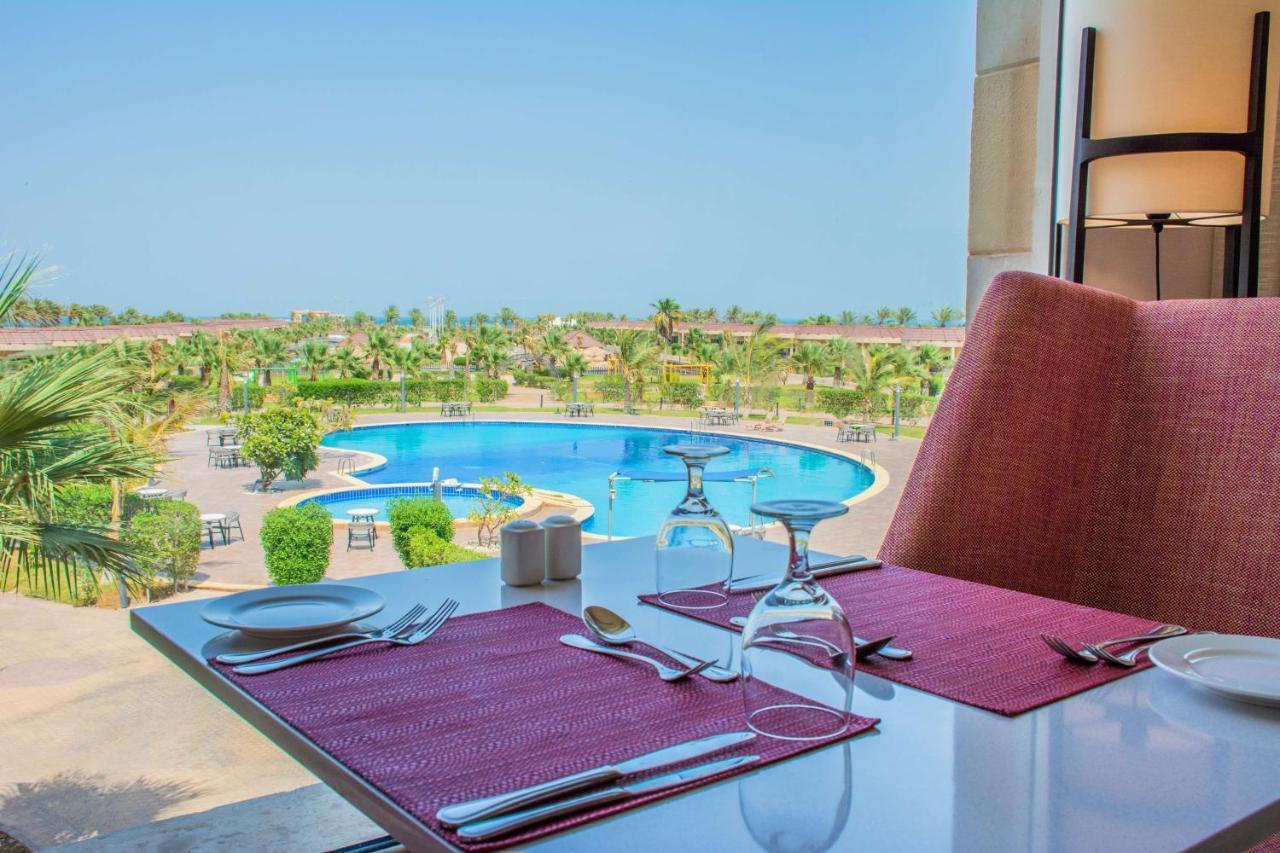 Radisson Blu Resort, Al Khobar Халф Мун-Бэй Экстерьер фото View from the hotel