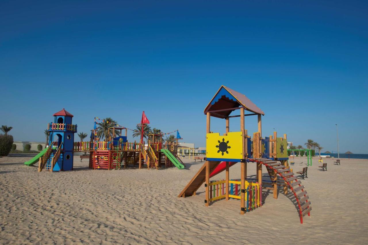 Radisson Blu Resort, Al Khobar Халф Мун-Бэй Экстерьер фото Playground at the beach
